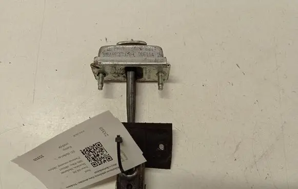 Ford Focus Front door check strap stopper