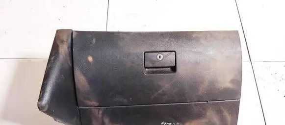 Glove box