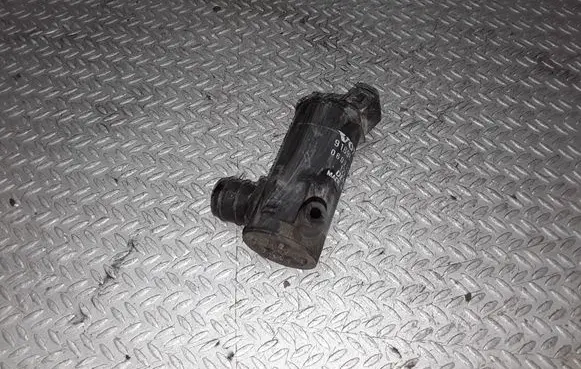 Volvo V70 Windscreen/windshield washer pump 9169611