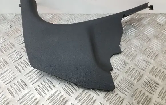 Foot area side trim
