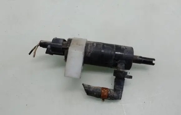 Honda CR-V Windscreen/windshield washer pump