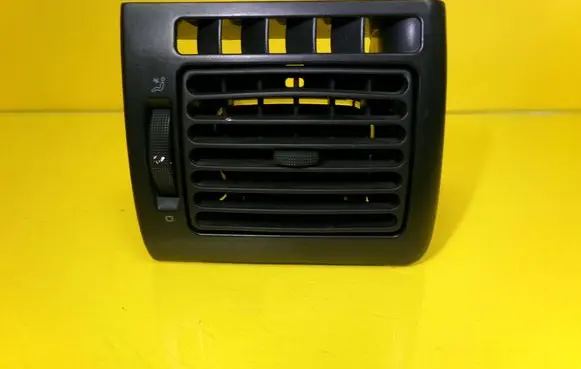 Volkswagen PASSAT B4 Dashboard side air vent grill/cover trim 357819730