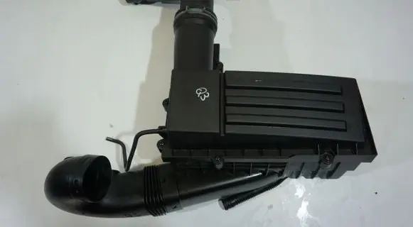 Audi RSQ3 Air filter cleaner box bracket assembly 