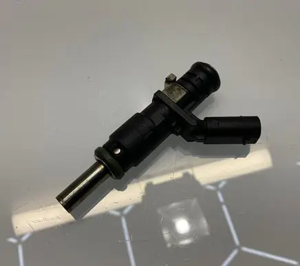 Mercedes-Benz E W211 Fuel injector A2720780249 2720780249