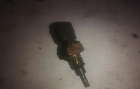 Toyota Yaris Coolant temperature sensor 8942216010