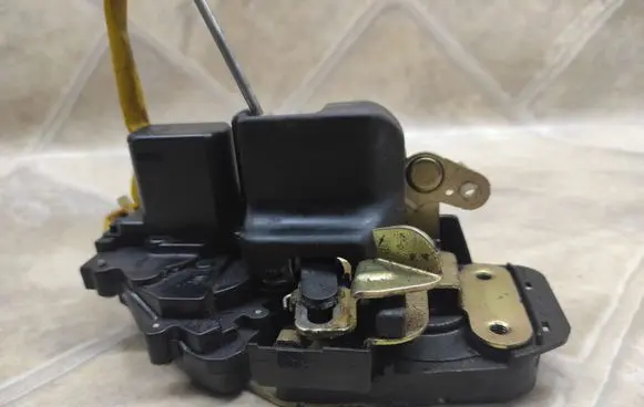 KIA Sorento Rear door lock
