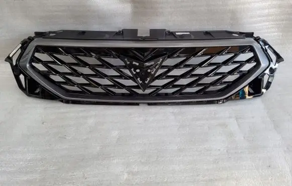 Seat Ateca Front bumper upper radiator grill 575853654