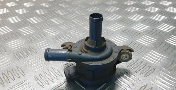 Toyota Hilux VIII Electric auxiliary coolant/water pump 161B047010