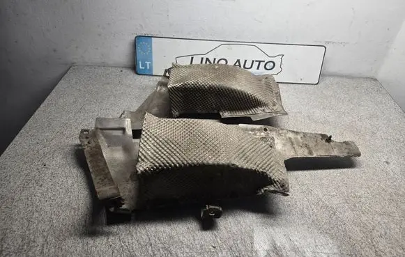 BMW 5 E39 Brake cooling air channel/duct 7892297 7892296