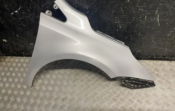 Toyota Avensis T270 Fender 
