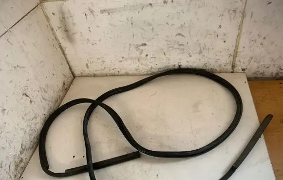 Land Rover Range Rover Sport L320 Engine compartment rubber 