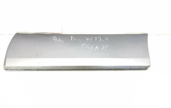 Rear door trim (molding)