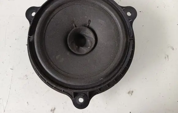 Nissan Juke I F15 Front door speaker