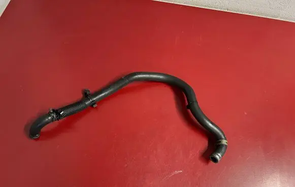 Chrysler Town & Country V Engine coolant pipe/hose