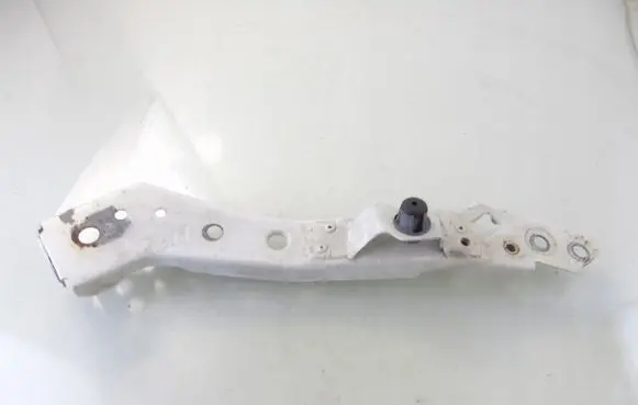 Renault Megane III Fender mounting bracket 6251206D