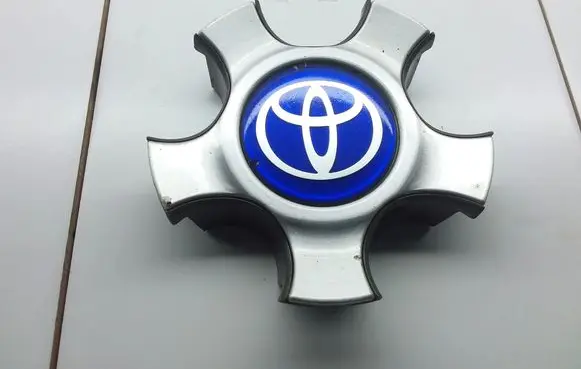 Toyota Avensis Verso Original wheel cap 