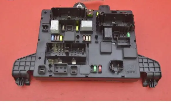 Opel Astra J Fuse box set 13302301QQ