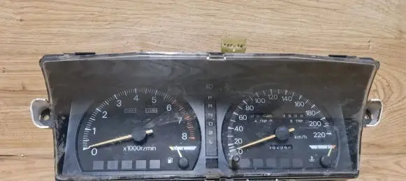 Mitsubishi Galant Speedometer (instrument cluster) MB521496 2578001153