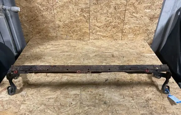 Volvo V50 Radiator mount bracket