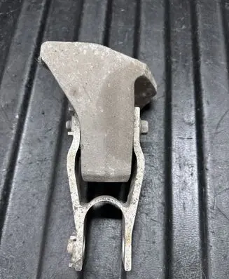 Engine mount bracket