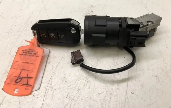 Peugeot 208 Ignition lock 96762547 9663123380