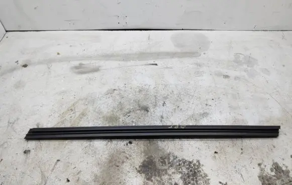 Skoda Octavia Mk3 (5E) Rubber seal front door (on door) 5E0837479
