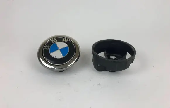 Manufacturer badge logo/emblem