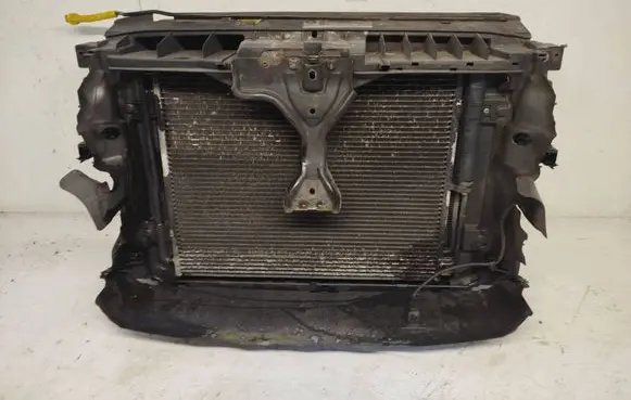 Volkswagen Tiguan Radiator set 5N0010816Q