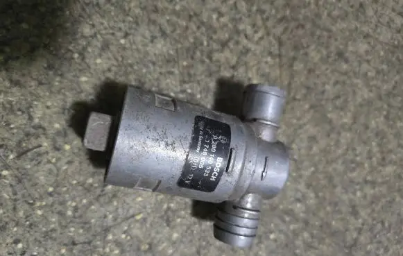 BMW 5 E34 Idle control valve (regulator) 0280140533 1748005