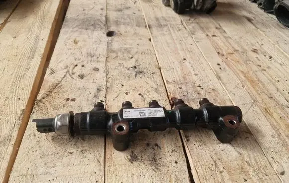 Ford Focus Fuel main line pipe