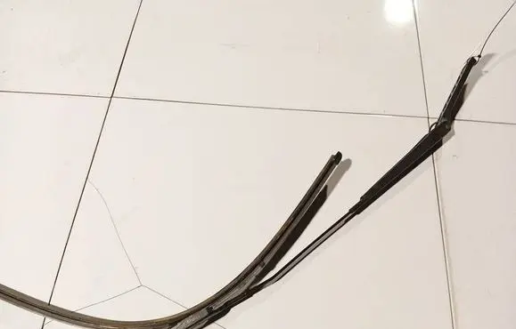 Peugeot 308 Front wiper blade arm 9680477080