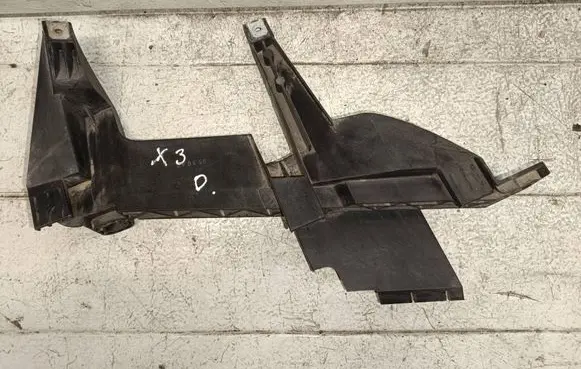 BMW X3 E83 Headlight/headlamp mounting bracket 1301073025