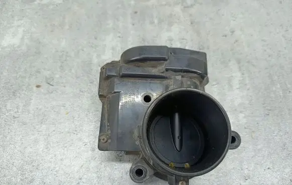 Peugeot 5008 Throttle body valve