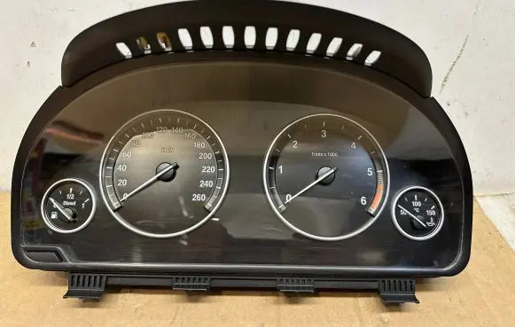 BMW 5 F10 F11 Speedometer (instrument cluster) 9364607 26763400 17649411
