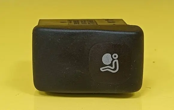Passenger airbag on/off switch