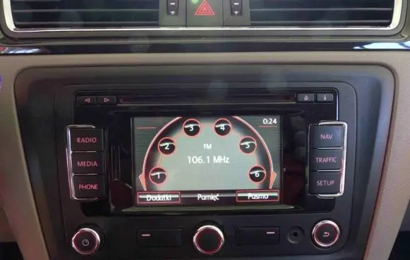 Radio/CD/DVD/GPS head unit