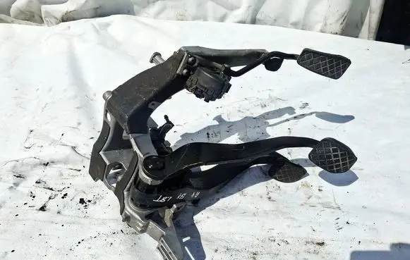 Audi A4 S4 B7 8E 8H Accelerator throttle pedal 8E2721523J 6PV00802634