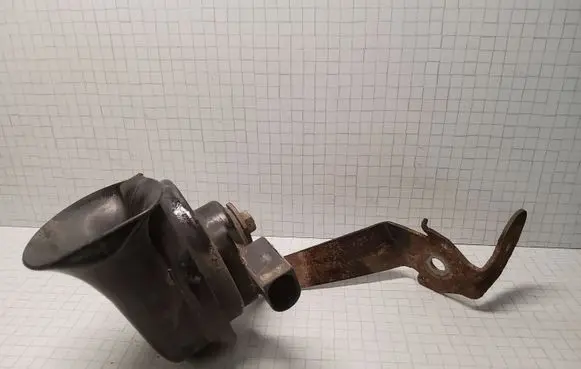 Volkswagen PASSAT B6 Horn signal E1000209 007424