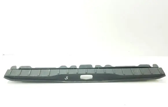 Trunk/boot sill cover protection