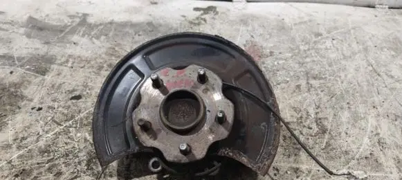 Toyota Avensis T270 Rear wheel hub spindle/knuckle 4230405141 4245005081