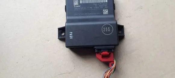 Audi A4 S4 B8 8K Gateway control module 8R0907468C