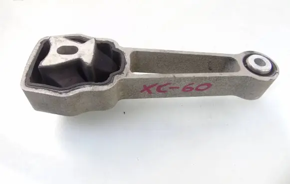 Volvo XC60 Engine mount bracket 30793322