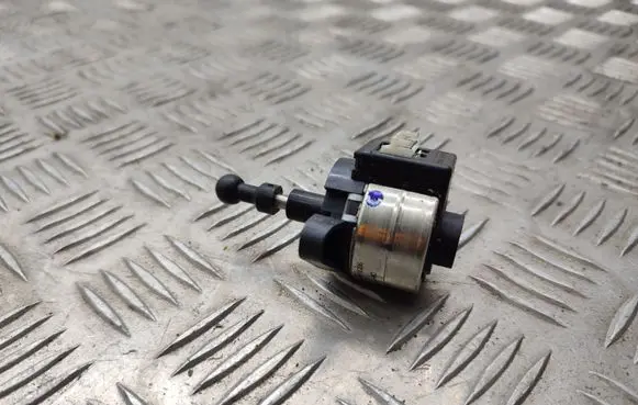 Headlight level adjustment motor