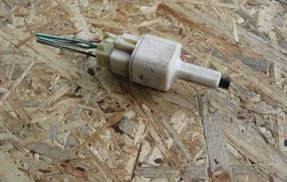 Toyota Avensis T250 Brake pedal sensor switch