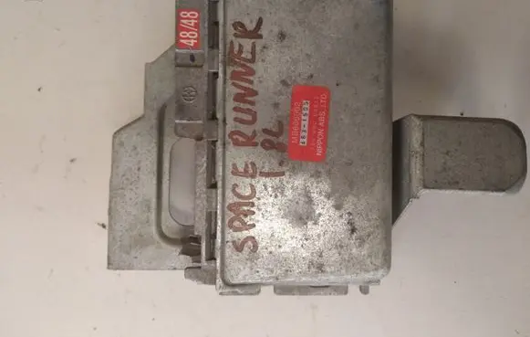 Mitsubishi Space Runner ABS control unit/module MB686562
