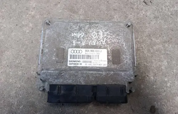 Audi A3 S3 8L Engine control unit/module 06a906033j
