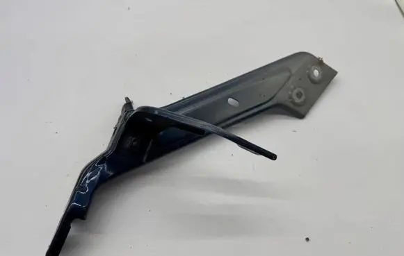 Renault Megane IV Headlight/headlamp mounting bracket 631416998R