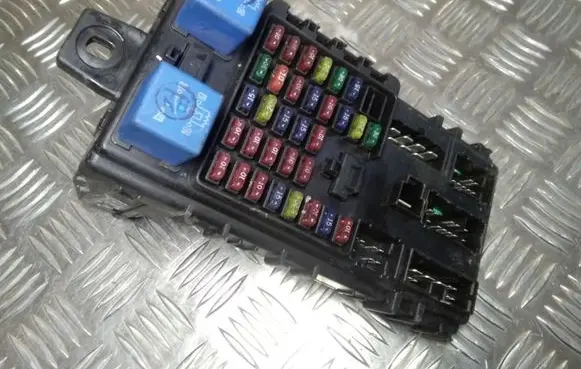 Hyundai Trajet Fuse module 954003A200