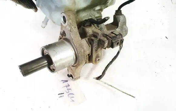 Skoda Octavia Mk2 (1Z) Master brake cylinder