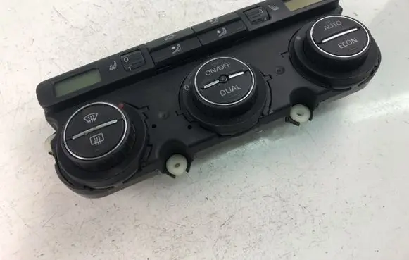 Volkswagen PASSAT B6 Climate control unit 74677532V